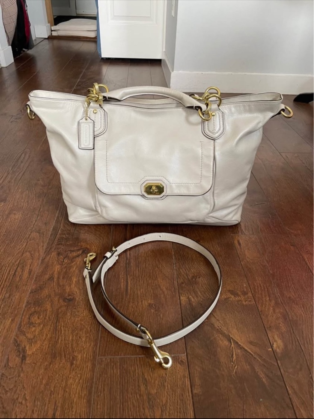 Coach Vintage Leather Turnlock Crossbody Shoulder Bag Purse Satchel Carry On